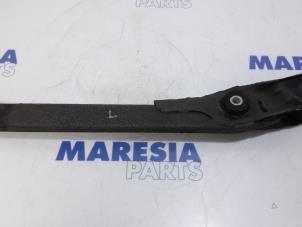 Used Rear lower wishbone, left Alfa Romeo Giulietta (940) 1.4 TB 16V Price € 50,00 Margin scheme offered by Maresia Parts