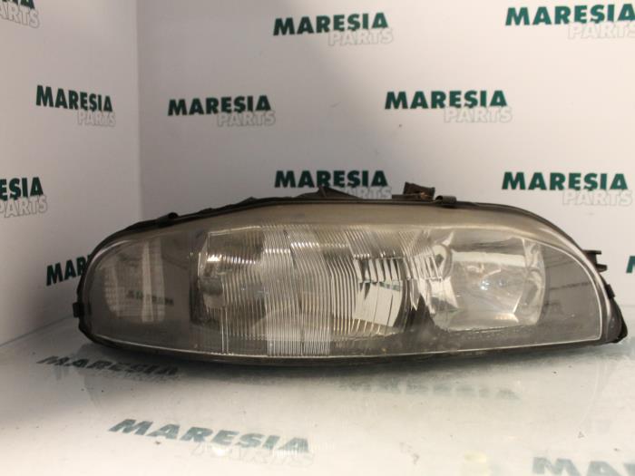 Używane Reflektor prawy Fiat Marea Weekend (185BX/CX) 1.6 SX,ELX 16V Cena € 35,00 Procedura marży oferowane przez Maresia Parts