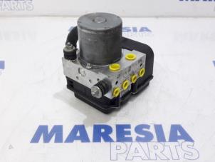 Używane Pompa ABS Peugeot 3008 I (0U/HU) 1.6 HDiF 16V Cena € 131,23 Procedura marży oferowane przez Maresia Parts