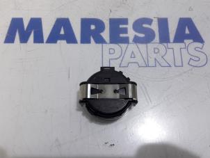 Usagé Capteur de pluie Renault Megane IV Estate (RFBK) 1.5 Energy dCi 110 Prix € 15,00 Règlement à la marge proposé par Maresia Parts