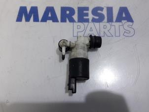 Used Windscreen washer pump Renault Megane IV Estate (RFBK) 1.5 Energy dCi 110 Price € 10,00 Margin scheme offered by Maresia Parts