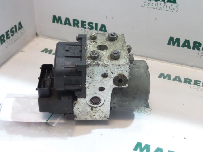 Usagé Bloc ABS Fiat Multipla (186) 1.9 JTD 105 SX,ELX Prix € 49,99 Règlement à la marge proposé par Maresia Parts