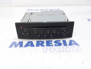 Used Radio CD player Renault Clio III (BR/CR) 1.6 16V Price € 75,00 Margin scheme offered by Maresia Parts