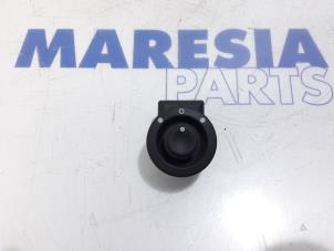 Used Mirror switch Renault Clio III (BR/CR) 1.6 16V Price € 20,00 Margin scheme offered by Maresia Parts