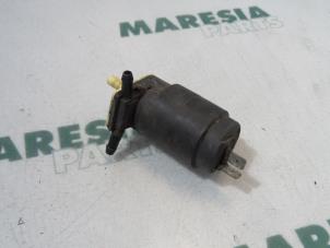 Używane Pompa spryskiwacza przód Fiat Multipla (186) 1.9 JTD 105 SX,ELX Cena € 15,00 Procedura marży oferowane przez Maresia Parts