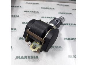 Used Rear seatbelt, left Renault Grand Scénic II (JM) 1.5 dCi 100 Price € 35,00 Margin scheme offered by Maresia Parts