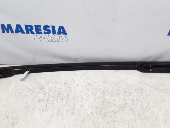 Roof rail kit from a Citroën C5 III Tourer (RW) 2.0 16V 2009