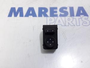 Usagé Commutateur rétroviseur Fiat Bravo (198A) 1.4 16V Prix € 25,00 Règlement à la marge proposé par Maresia Parts