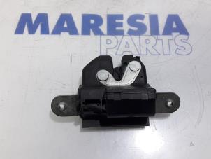 Usados Mecanismo de cierre del portón trasero Fiat Bravo (198A) 1.4 16V Precio € 20,00 Norma de margen ofrecido por Maresia Parts