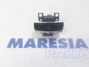 Used Parking brake switch Citroen C5 III Tourer (RW) 2.0 16V Price € 30,00 Margin scheme offered by Maresia Parts