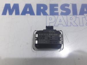 Używane Czujnik deszczu Citroen C5 III Tourer (RW) 2.0 16V Cena € 20,00 Procedura marży oferowane przez Maresia Parts