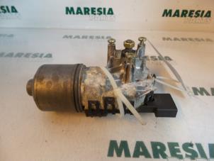 Usados Motor limpiaparabrisas delante Alfa Romeo 147 (937) 1.9 JTD 115 Precio € 35,00 Norma de margen ofrecido por Maresia Parts