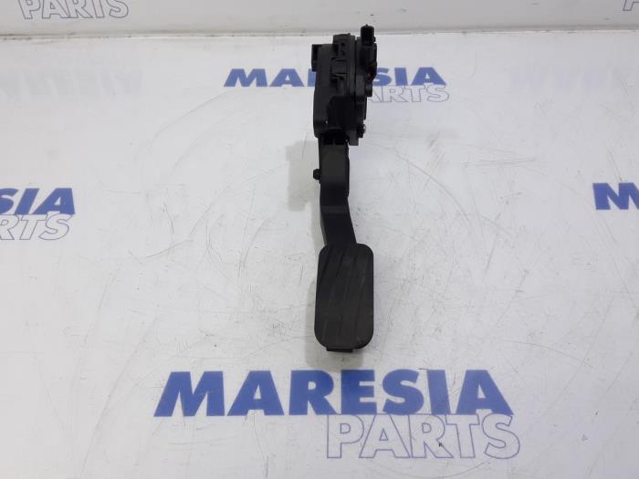 Begagnade Gaspedalsensor Renault Master III (MA/MB/MC/MD/MH/MF/MG/MH) 2.3 dCi 135 16V FWD Pris € 35,70 Inklusive moms erbjuds av Maresia Parts