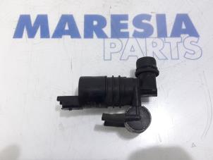 Używane Pompa spryskiwacza przód Citroen C5 III Tourer (RW) 2.0 16V Cena € 10,00 Procedura marży oferowane przez Maresia Parts