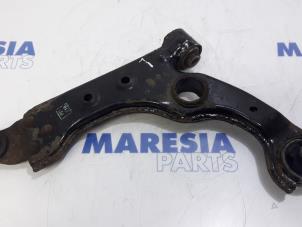 Usagé Bras de suspension bas avant gauche Alfa Romeo Giulietta (940) 1.4 TB 16V Prix € 50,00 Règlement à la marge proposé par Maresia Parts