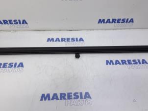 Used Luggage compartment cover Peugeot 207 CC (WB) 1.6 16V Price € 40,00 Margin scheme offered by Maresia Parts