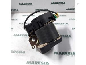 Usagé Ceinture de sécurité avant gauche Fiat Doblo (223A/119) 1.6 16V Prix € 60,00 Règlement à la marge proposé par Maresia Parts