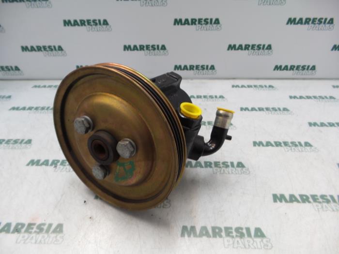 Usagé Pompe de direction Fiat Doblo (223A/119) 1.6 16V Prix € 40,00 Règlement à la marge proposé par Maresia Parts
