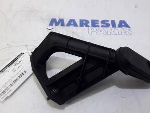 Używane Pompa oleju Peugeot 307 CC (3B) 2.0 16V Cena € 25,00 Procedura marży oferowane przez Maresia Parts