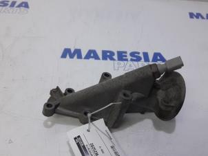 Used Oil filter holder Peugeot 307 CC (3B) 2.0 16V Price € 40,00 Margin scheme offered by Maresia Parts