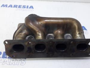 Used Exhaust manifold Peugeot 307 CC (3B) 2.0 16V Price € 50,00 Margin scheme offered by Maresia Parts
