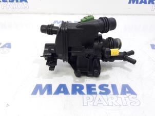 Gebrauchte Thermostatgehäuse Citroen DS 3 (SA) 1.2 12V PureTech 130 Preis € 39,00 Margenregelung angeboten von Maresia Parts