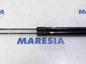 Used Set of tailgate gas struts Citroen C3 Aircross (2C/2R) 1.2 PureTech 82 Price € 30,00 Margin scheme offered by Maresia Parts