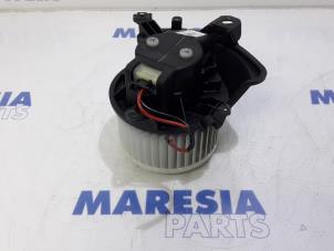 Usados Motor de ventilador de calefactor Fiat Tipo (356H/357H) 1.4 16V Precio € 40,00 Norma de margen ofrecido por Maresia Parts