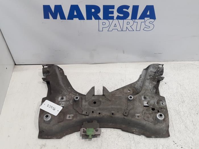 Usagé Faux châssis Renault Captur I (2R) 1.2 TCE 16V EDC Prix € 79,95 Règlement à la marge proposé par Maresia Parts