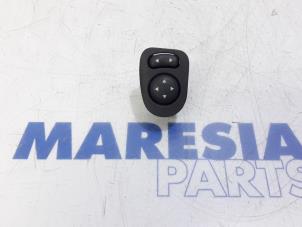 Usagé Commande Rétroviseurs Fiat 500 (312) 0.9 TwinAir 85 Prix € 25,00 Règlement à la marge proposé par Maresia Parts