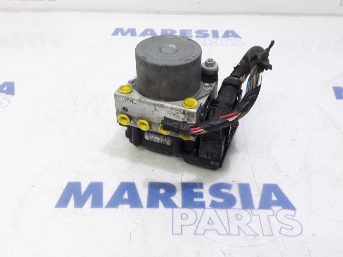 Begagnade ABS-pump Peugeot 107 1.0 12V Pris € 25,00 Marginaltabell erbjuds av Maresia Parts