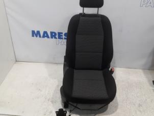 Używane Fotel lewy Peugeot 207 SW (WE/WU) 1.6 16V VTRi Cena € 75,00 Procedura marży oferowane przez Maresia Parts