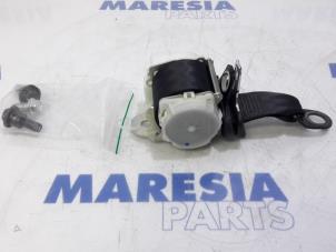 Gebrauchte Sicherheitsgurt links hinten Peugeot 107 1.0 12V Preis € 19,00 Margenregelung angeboten von Maresia Parts