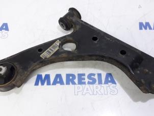 Usagé Bras de suspension bas avant gauche Alfa Romeo MiTo (955) 1.3 JTDm 16V Eco Prix € 25,00 Règlement à la marge proposé par Maresia Parts
