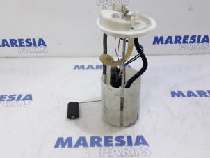 Usados Bomba eléctrica de combustible Fiat Doblo Cargo (263) 1.6 D Multijet Precio € 54,45 IVA incluido ofrecido por Maresia Parts