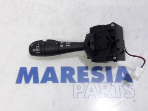 Gebrauchte Richtungsanzeiger Schalter Renault Captur (2R) 1.2 TCE 16V EDC Preis € 35,00 Margenregelung angeboten von Maresia Parts