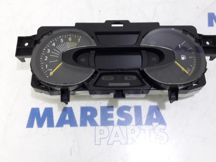 Renault Captur Instrument panels stock