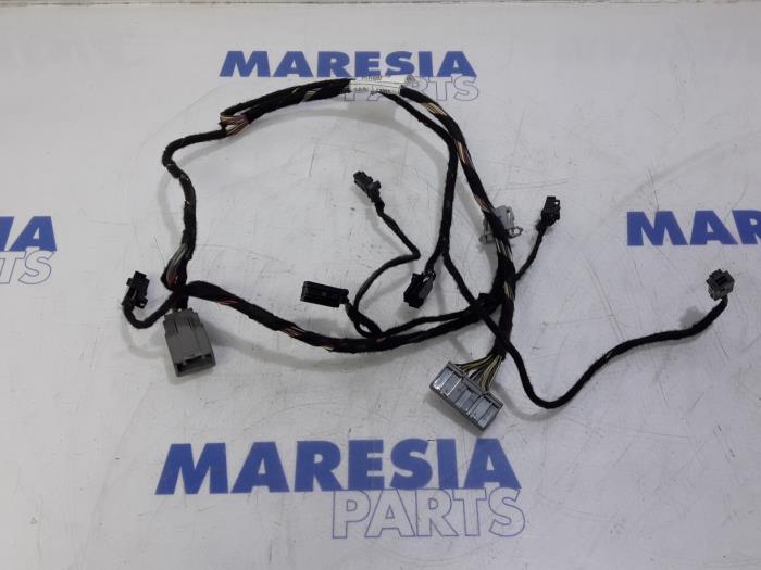 Begagnade Kablage Renault Captur I (2R) 1.2 TCE 16V EDC Pris € 50,00 Marginaltabell erbjuds av Maresia Parts