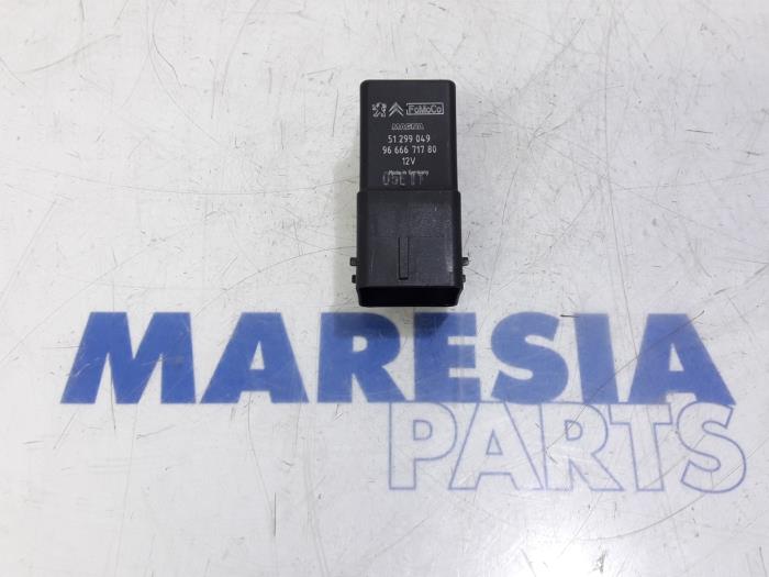 Glow plug relay Citroen DS3 1.6 eHDi 9802424080