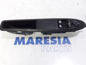 Usados Interruptor combinado de ventanillas Citroen DS3 (SA) 1.6 e-HDi Precio € 35,00 Norma de margen ofrecido por Maresia Parts
