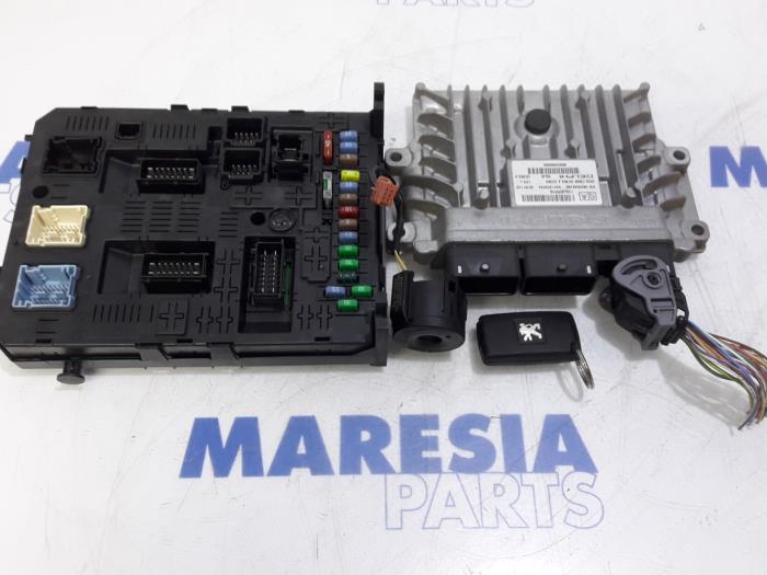 Used Engine management computer Peugeot 308 CC (4B) 2.0 HDi 16V Euro 5 FAP Price € 315,00 Margin scheme offered by Maresia Parts