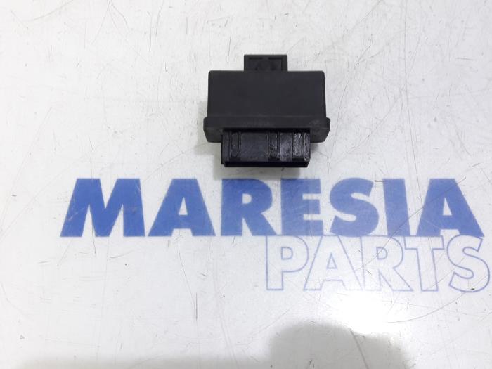 Begagnade Relä Peugeot 308 CC (4B) 2.0 HDi 16V Euro 5 FAP Pris € 15,00 Marginaltabell erbjuds av Maresia Parts