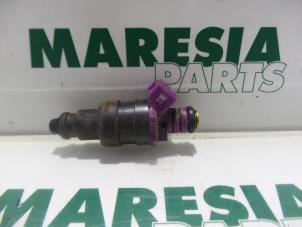 Gebrauchte Injektor (Benzineinspritzung) Renault Kangoo (KC) 1.2 Preis € 20,00 Margenregelung angeboten von Maresia Parts