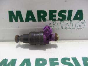 Gebrauchte Injektor (Benzineinspritzung) Renault Kangoo Express (FC) 1.2 Preis € 20,00 Margenregelung angeboten von Maresia Parts