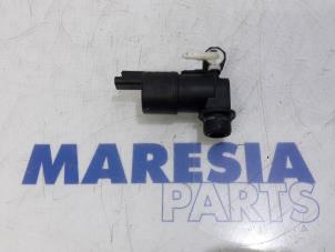 Used Windscreen washer pump Peugeot 207 SW (WE/WU) 1.6 16V VTRi Price € 10,00 Margin scheme offered by Maresia Parts