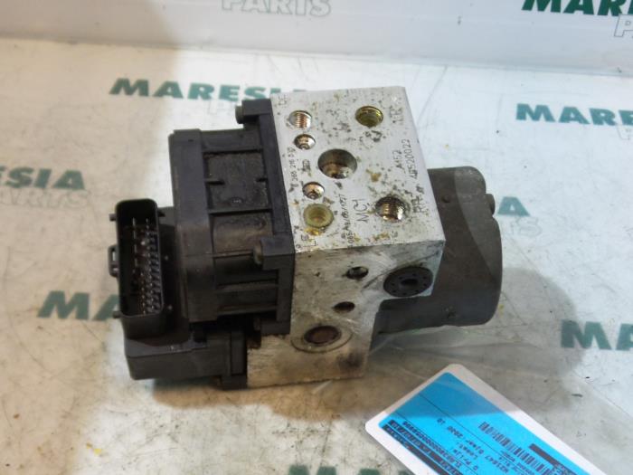 Używane Pompa ABS Lancia Lybra SW 1.8 16V VVT Cena € 44,99 Procedura marży oferowane przez Maresia Parts