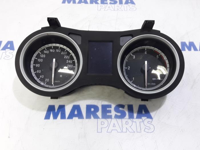 Begagnade Instrumentpanel Alfa Romeo 159 Sportwagon (939BX) 1.9 JTDm 16V Pris € 85,00 Marginaltabell erbjuds av Maresia Parts