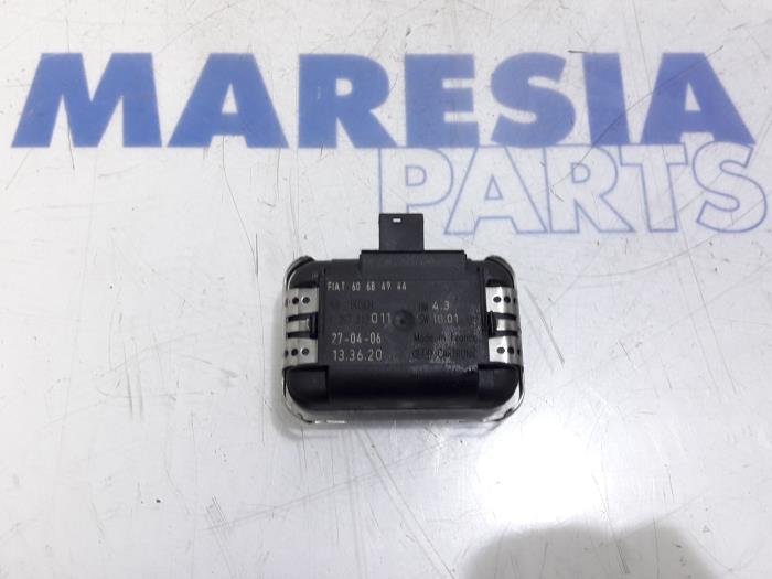 Begagnade Regnsensor Alfa Romeo 159 Sportwagon (939BX) 1.9 JTDm 16V Pris € 40,00 Marginaltabell erbjuds av Maresia Parts