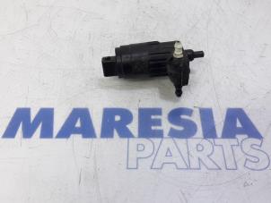 Used Windscreen washer pump Alfa Romeo 159 Sportwagon (939BX) 1.9 JTDm 16V Price € 15,00 Margin scheme offered by Maresia Parts