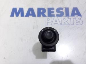 Used Mirror switch Renault Clio IV (5R) 1.5 Energy dCi 90 FAP Price € 25,00 Margin scheme offered by Maresia Parts
